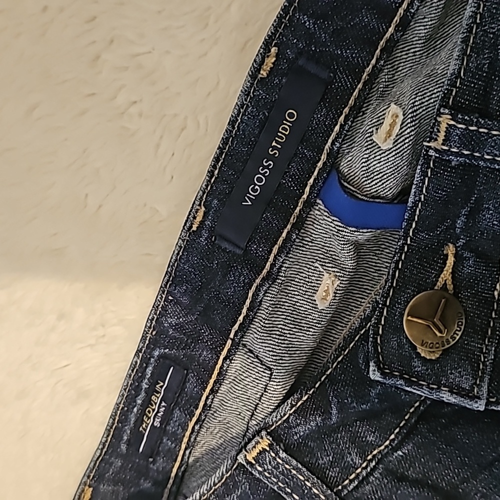 Vigoss‎ Dark Wash Distressed Jeans - Picture 2 of 6